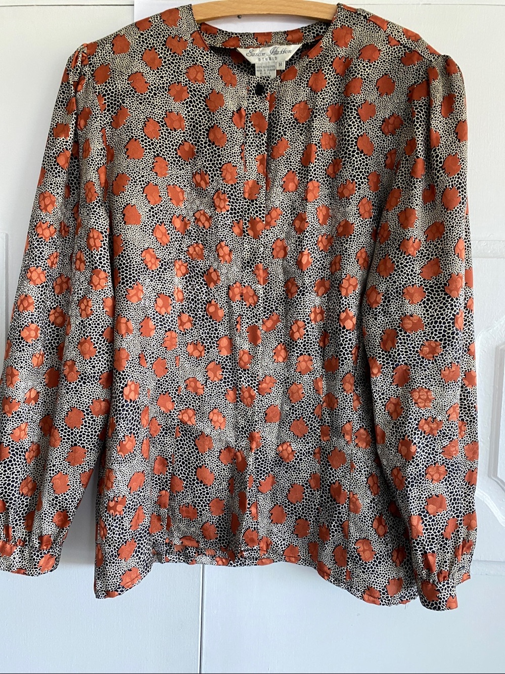 Susan Hutton  Black White Cream & Rust Orange Floral Button-Front Blouse
